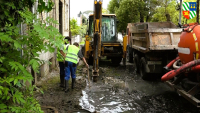 На улице Званба начались работы по замене канализационных и водопроводных труб